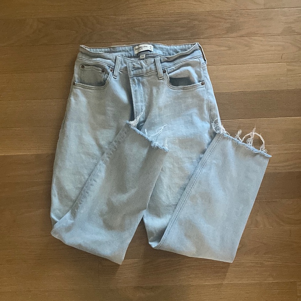 Abercrombie and Fitch, the mom high rise jean, size 27, curve love